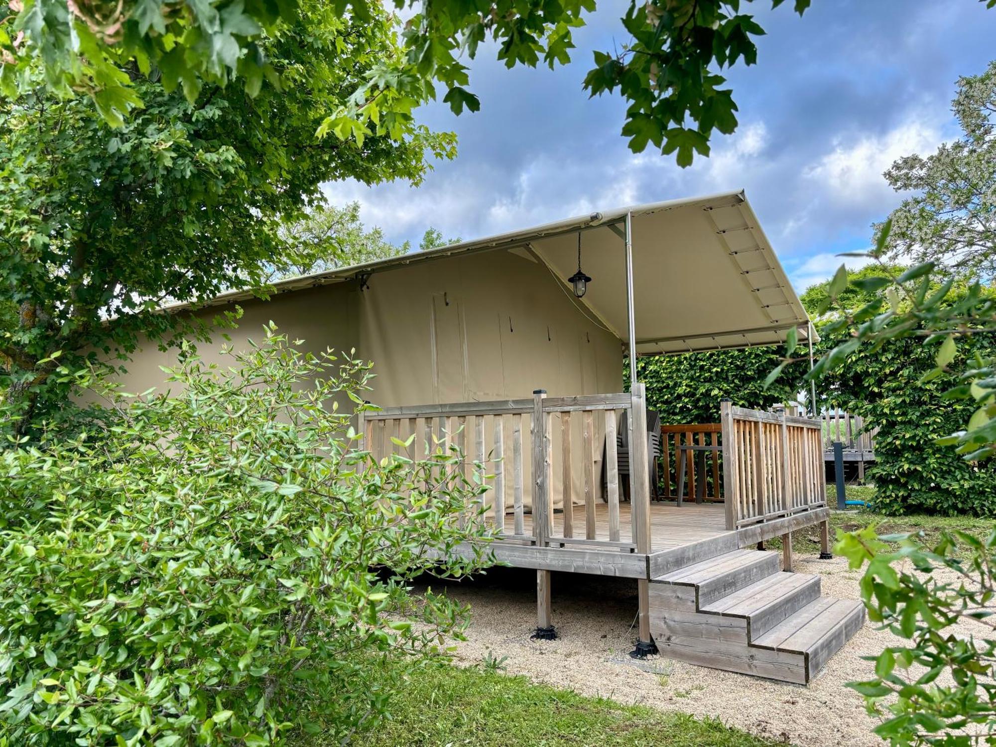 Camping Onlycamp Pierre & Sources Volvic Extérieur photo