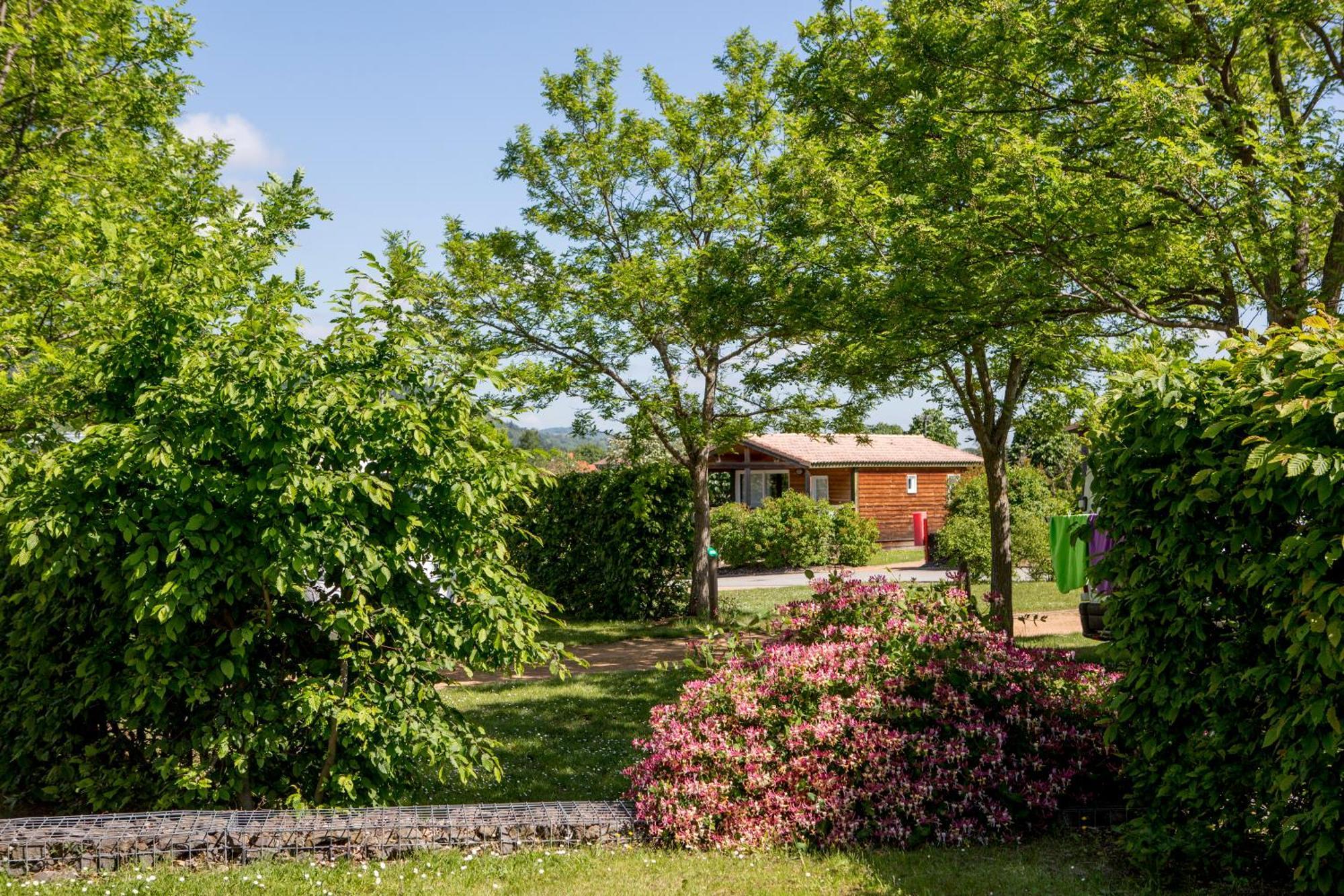 Camping Onlycamp Pierre & Sources Volvic Extérieur photo